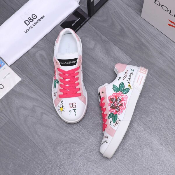 4 Dolce & Gabbana Mismatched Graffiti Floral Print White Leather Low Top Casual Sneakers