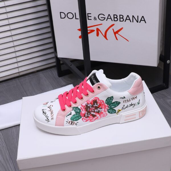 5 Dolce & Gabbana Mismatched Graffiti Floral Print White Leather Low Top Casual Sneakers