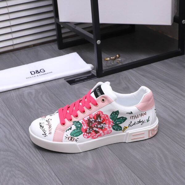 7 Dolce & Gabbana Mismatched Graffiti Floral Print White Leather Low Top Casual Sneakers