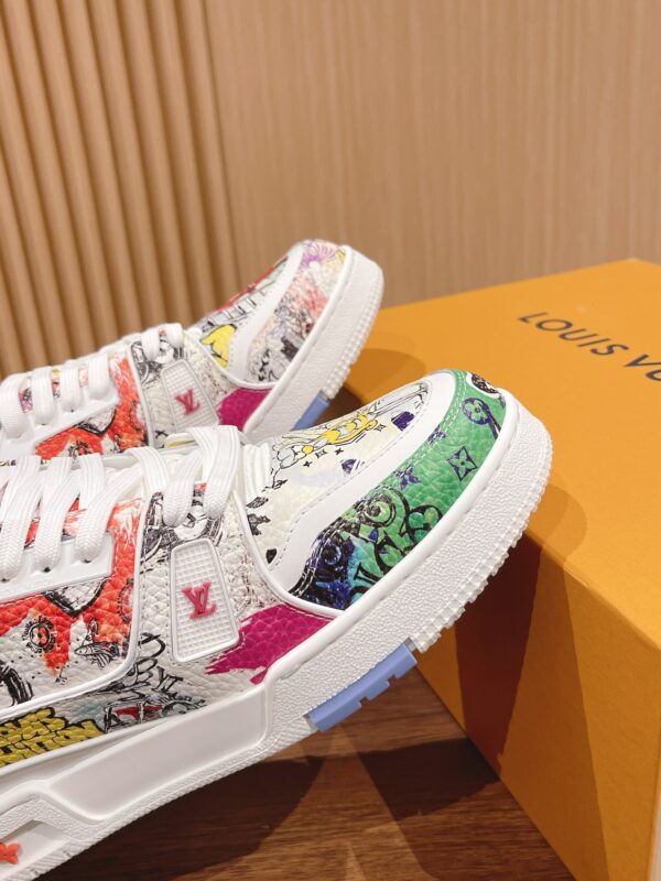 8 LV Trainer Multicolor Comic Print Low-Top Sneakers