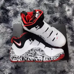 O1CN01hN3GwC1y42sRUPrLJ_!!1671426524.jpg_q50.jpg_ Nike Zoom LeBron 4 “Graffiti” White Black Red Basketball Sneakers